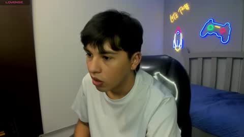 Stiwen online show from November 2025 03:34:01 PM