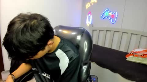 Stiwen online show from December 2025 12:58:01 PM