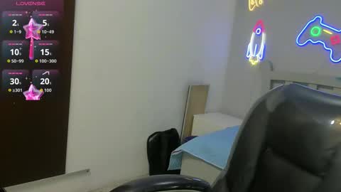 Stiwen online show from December 2025 07:32:01 PM