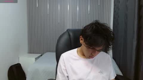 Stiwen online show from March 2026 01:06:01 PM