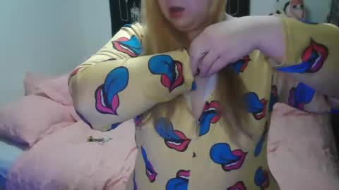 Snapshot of stoned2dabones666 chatting on December 2024 11:32:02 AM Haily online show from December 2024 11:32:02 AM