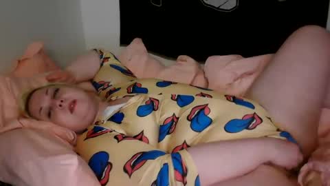 Snapshot of stoned2dabones666 chatting on December 2024 11:45:02 AM Haily online show from December 2024 11:45:02 AM