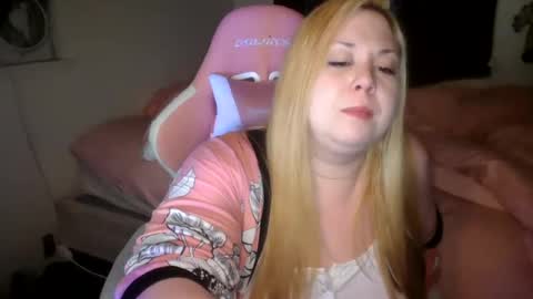 Snapshot of stoned2dabones666 chatting on December 2024 11:28:01 AM Haily online show from December 2024 11:28:01 AM