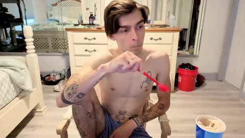 str8whiteboy21 online show from May 2026 03:44:02 PM