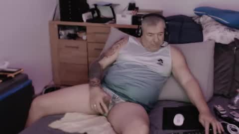 Snapshot of stranger1966 chatting on October 2025 04:20:02 AM Stranger online show from October 2025 04:20:02 AM