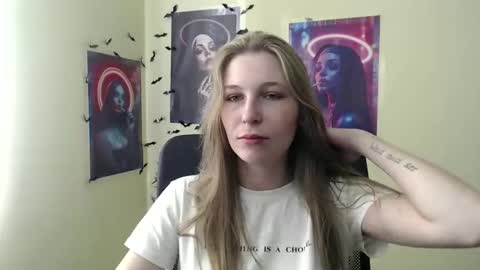 Snapshot of stranger_giirl chatting on April 2026 06:11:02 AM Amalia online show from April 2026 06:11:02 AM