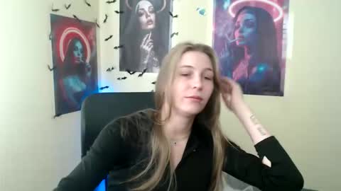 Snapshot of stranger_giirl chatting on April 2026 07:04:01 AM Amalia online show from April 2026 07:04:01 AM