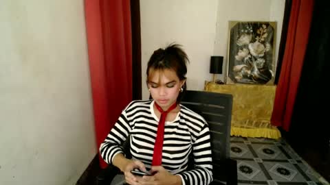 strawberry_kisses143 online show from June 2026 07:35:02 PM