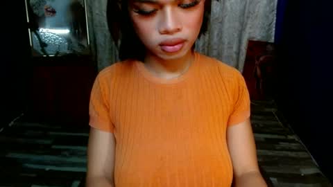 strawberry_kisses143 online show from June 2026 12:27:01 AM