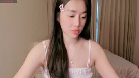 strawberry_loveee online show from October 2025 10:03:01 AM