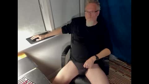 Snapshot of strip_m chatting on December 2025 07:10:01 PM strip_m online show from December 2025 07:10:01 PM