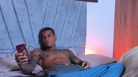 Snapshot of strong_blackboy chatting on January 2026 12:58:01 AM strong blackboy online show from January 2026 12:58:01 AM