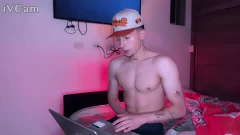 Snapshot of stronghardlatino chatting on September 2025 03:00:01 AM stronghardlatino online show from September 2025 03:00:01 AM