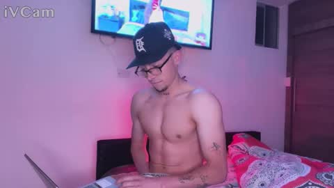 Snapshot of stronghardlatino chatting on October 2025 01:04:02 AM stronghardlatino online show from October 2025 01:04:02 AM