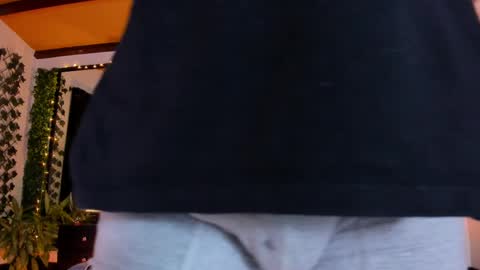strosa_ online show from March 2025 03:53:02 AM