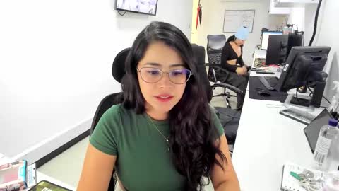 studcb_ online show from November 2025 04:53:01 PM