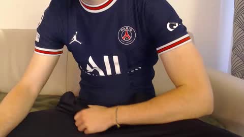 Snapshot of studfromparis chatting on May 2026 09:25:02 AM Stud From Paris online show from May 2026 09:25:02 AM