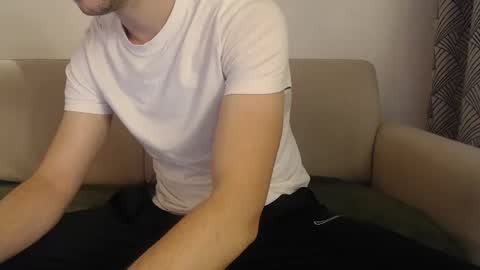 Snapshot of studfromparis chatting on May 2026 03:30:02 PM Stud From Paris online show from May 2026 03:30:02 PM