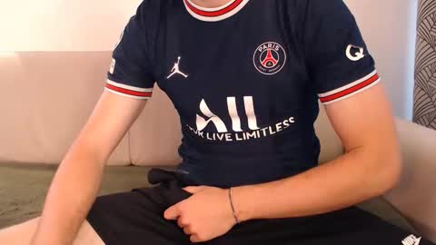 Snapshot of studfromparis chatting on June 2026 12:29:01 PM Stud From Paris online show from June 2026 12:29:01 PM