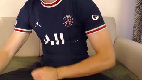 Snapshot of studfromparis chatting on June 2026 01:00:02 PM Stud From Paris online show from June 2026 01:00:02 PM