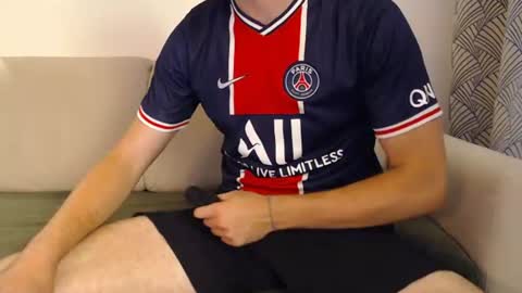 Snapshot of studfromparis chatting on August 2026 05:11:02 PM Stud From Paris online show from August 2026 05:11:02 PM