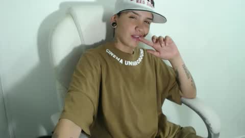 Snapshot of subgirlrs chatting on October 2025 03:07:01 AM subgirlrs online show from October 2025 03:07:01 AM