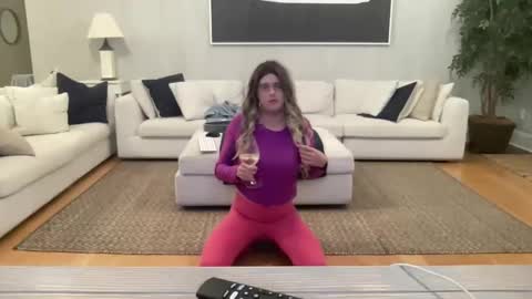 Snapshot of submiss14 chatting on November 2025 08:00:02 AM Sissy Isabella online show from November 2025 08:00:02 AM