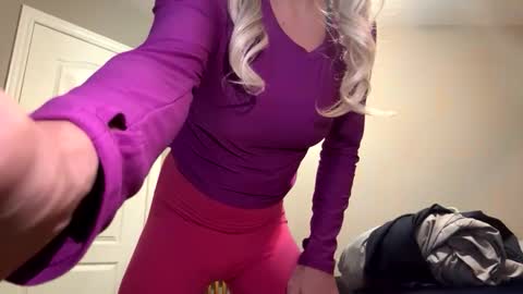 Snapshot of submiss14 chatting on December 2025 06:12:02 AM Sissy Isabella online show from December 2025 06:12:02 AM