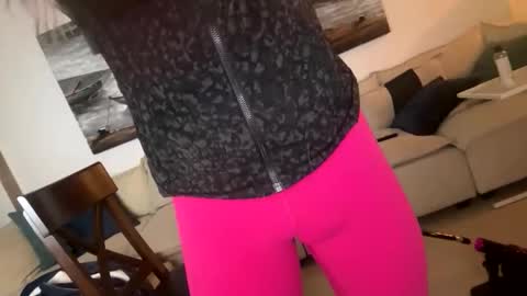 Snapshot of submiss14 chatting on December 2025 07:25:02 AM Sissy Isabella online show from December 2025 07:25:02 AM