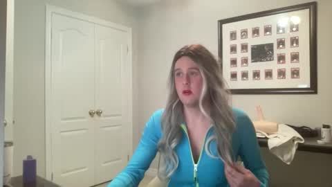 Snapshot of submiss14 chatting on May 2026 07:37:02 AM Sissy Isabella online show from May 2026 07:37:02 AM