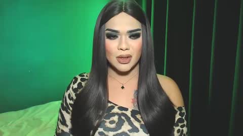 Snapshot of suckablecockoffreya chatting on December 2024 08:05:01 PM JADE ELYSE online show from December 2024 08:05:01 PM