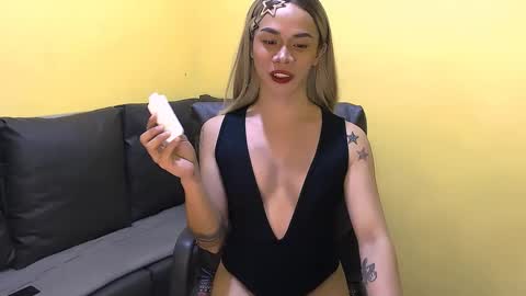 Snapshot of suckablemistress4u chatting on December 2024 06:01:02 AM SELF SUCKER ALICIA online show from December 2024 06:01:02 AM