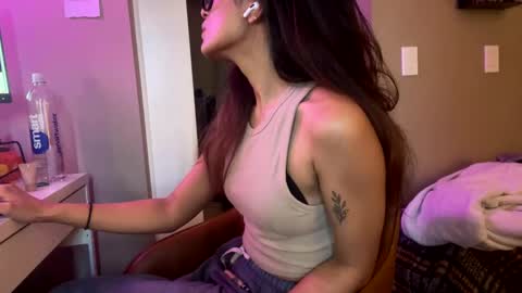 Snapshot of suckmythong410104 chatting on December 2024 04:21:02 PM SaraSabeen online show from December 2024 04:21:02 PM