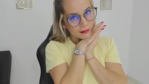 Snapshot of sugar_milff chatting on September 2025 01:57:02 PM sugar_milff online show from September 2025 01:57:02 PM