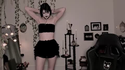 Ella online show from June 2026 06:01:01 AM