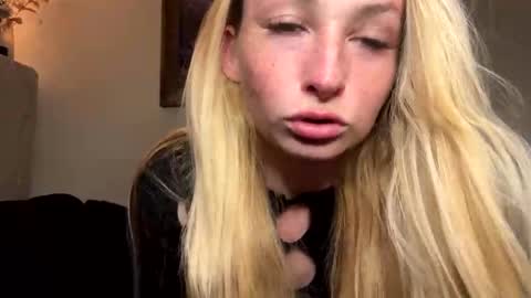 sugarrushxoxo online show from April 2026 05:01:02 AM