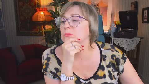 Vivien online show from February 2025 12:06:02 PM