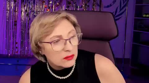 Vivien online show from February 2025 06:19:01 PM