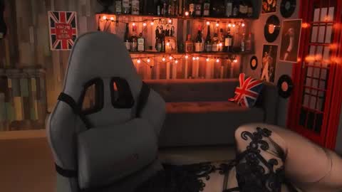 Vivien online show from February 2025 01:10:01 PM