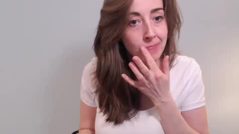 Snapshot of suggestivebehavior chatting on January 2025 01:10:01 AM Mia online show from January 2025 01:10:01 AM