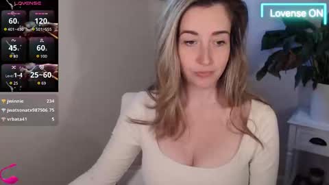 Snapshot of suggestivebehavior chatting on October 2025 05:52:02 PM Mia online show from October 2025 05:52:02 PM