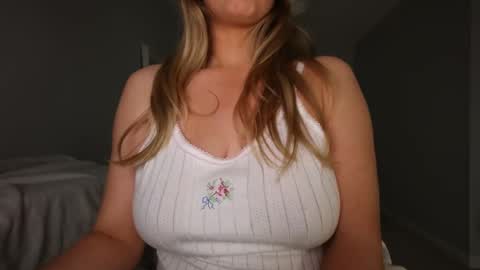 Snapshot of summerdawn03 chatting on October 2025 06:52:01 PM Summer Dawn online show from October 2025 06:52:01 PM