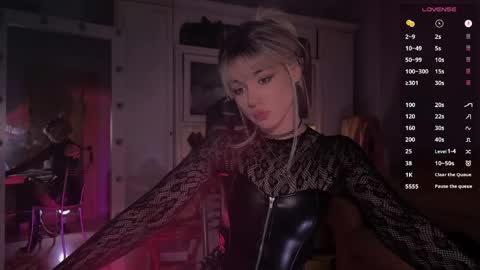 Miss Nelly online show from April 2026 07:33:02 PM