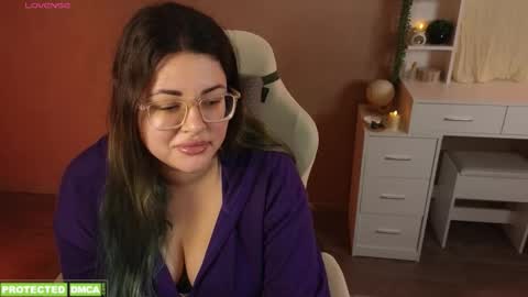 Snapshot of sunflower0907 chatting on November 2025 09:55:02 AM Tina. Im topless model online show from November 2025 09:55:02 AM