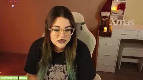 Snapshot of sunflower0907 chatting on December 2025 09:02:01 AM Tina. Im topless model online show from December 2025 09:02:01 AM