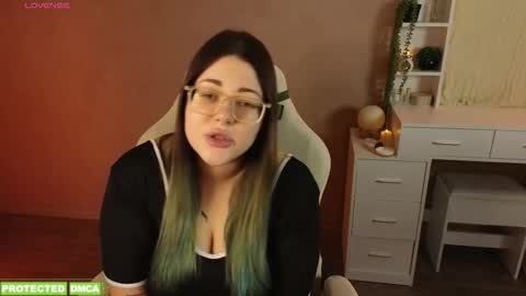 Snapshot of sunflower0907 chatting on January 2026 10:28:02 AM Tina. Im topless model online show from January 2026 10:28:02 AM