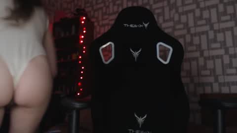 Snapshot of sunloveandwe chatting on October 2025 04:50:01 PM Mistress Eve online show from October 2025 04:50:01 PM