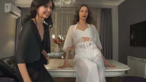 Snapshot of sunnblissett chatting on March 2025 05:01:01 PM Kate online show from March 2025 05:01:01 PM