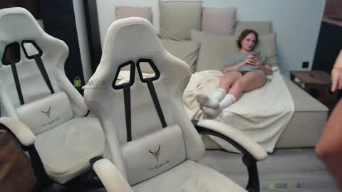 Alice and Sergey online show from November 2025 08:28:01 AM