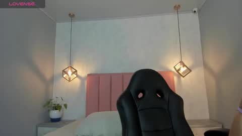  S U N N Y online show from September 2025 12:38:01 PM